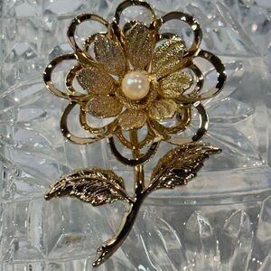 Elegant Layered Gold Floral Brooch with Faux Pearl Center